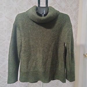 Banana Republic Forest Green Turtle Neck Sweater